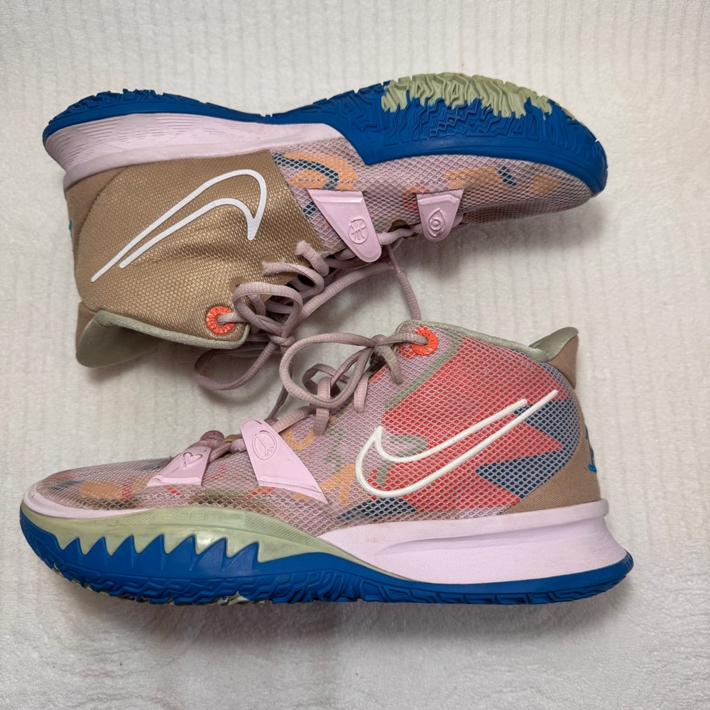 Nike Kyrie 1 world 1 people men’s 8.5 women’s size 10 Regal Pink Sneakers shoes